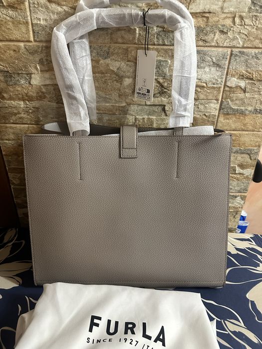 Чанти нови Furla Sofia/Фурла бежова и черна с дръжки за рамо, голям размер