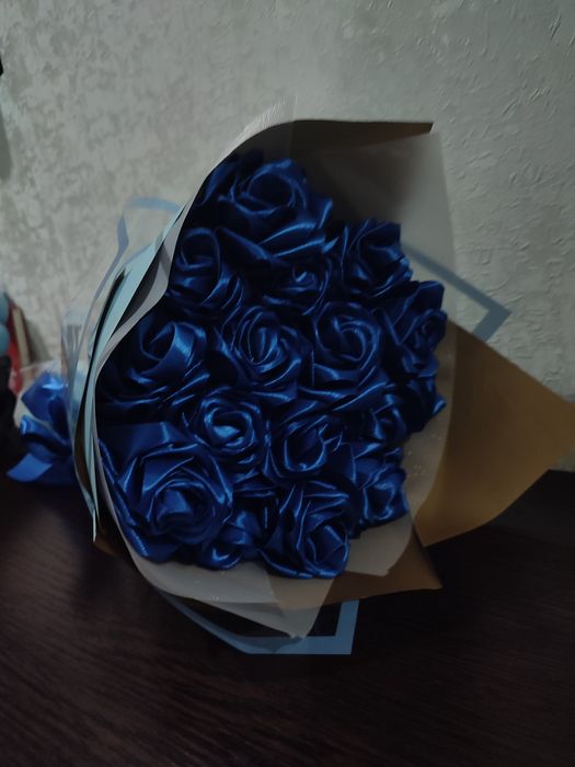 Розы из атласной ленты