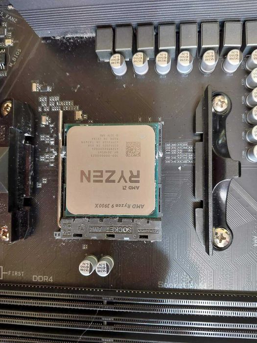 AMD Ryzen 9 3900X + Gigabyte X570 Aorus Elite