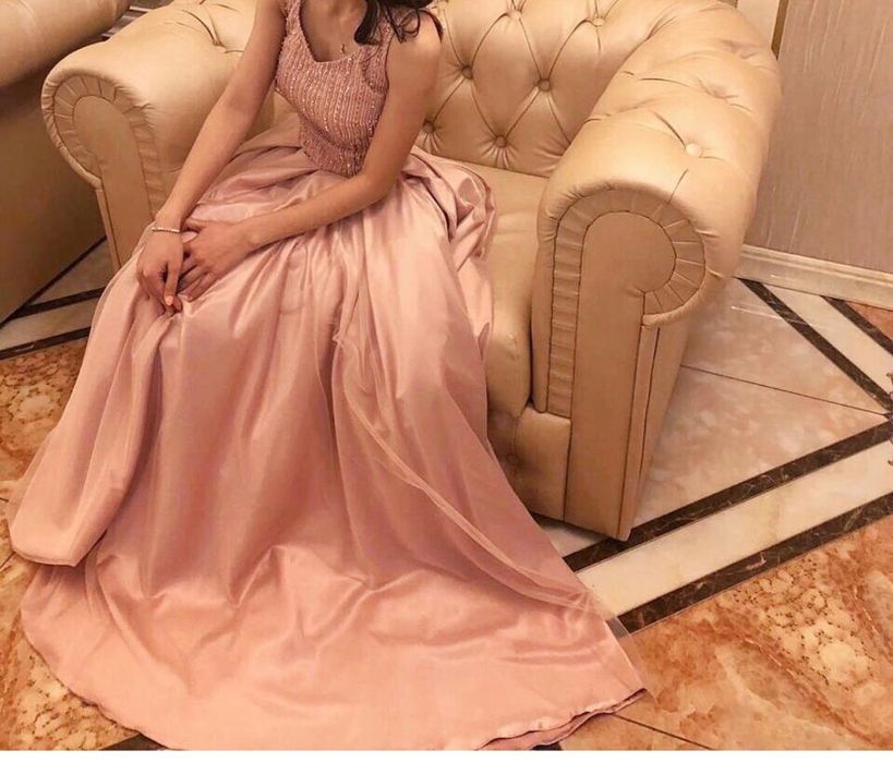 Продам платье нежно-персикового цвета
