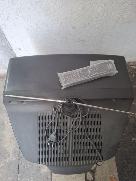 Телевизор Sony Trinitron, модел KV-21DK1 (21 инча).