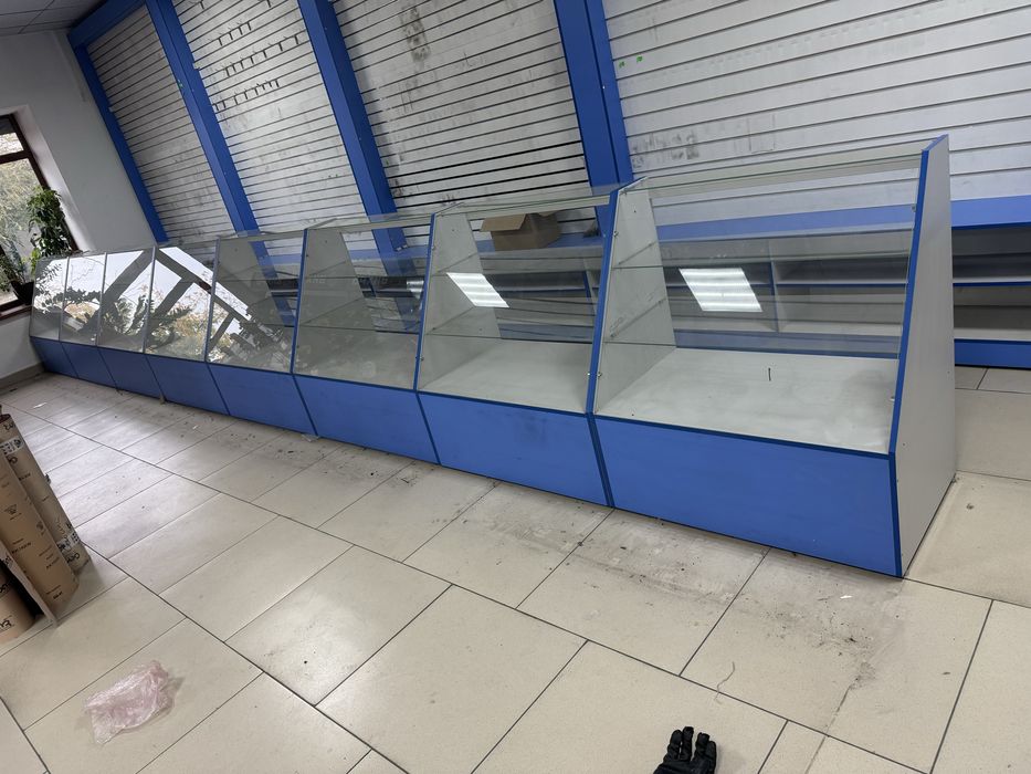 Витрина для магазина и полк