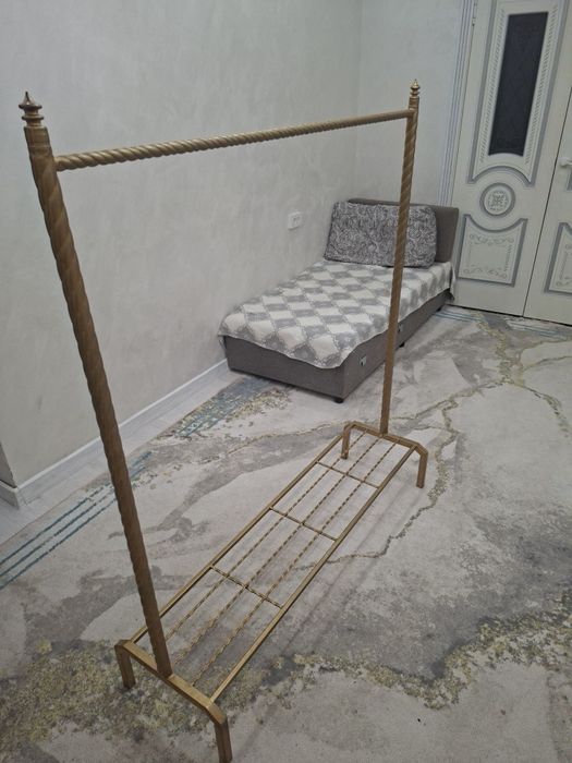 Стойка для вешолок одежды и для обуви