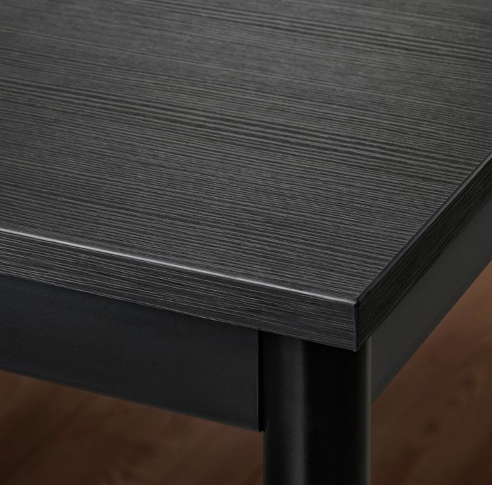 Vând masa Ikea cu 2 scaune
