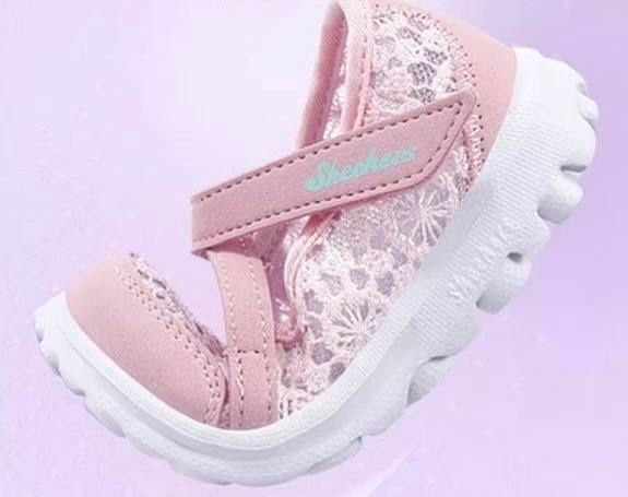 Qizlar uchun Skechers krossovkalar. Yengil va qulay