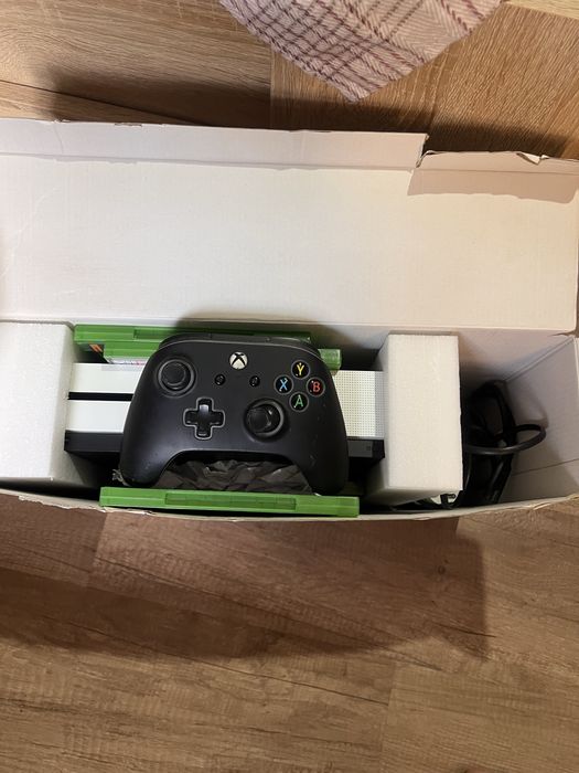 Xbox One s 1Tb memorie