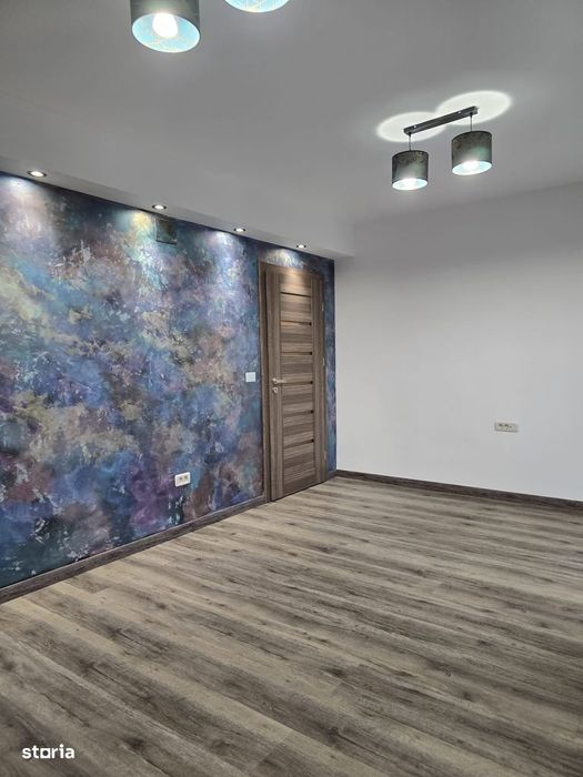 Vand apartament 3 camere cu gradina mare