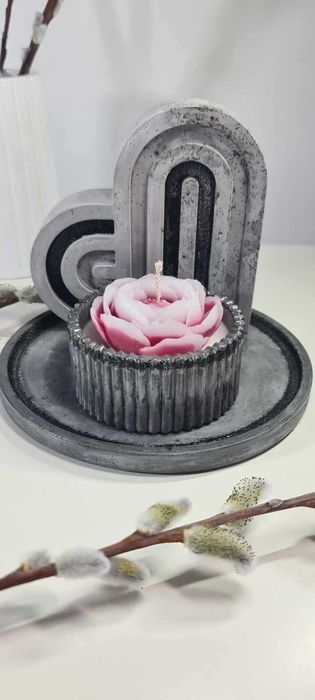 Свещи цветя от соев восък в гипсокерамични ръчно изработени изделия