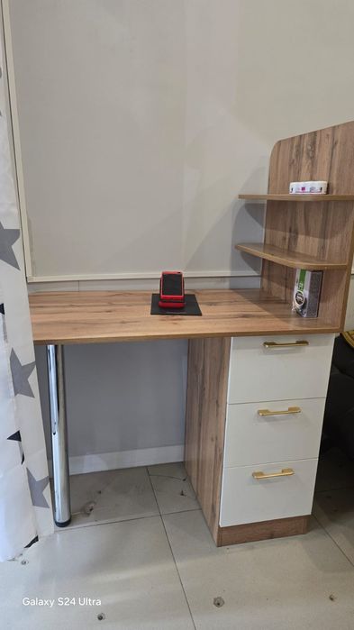 Продам маникюрный стол