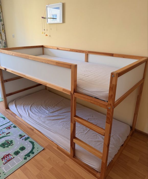 Продавам детско легло