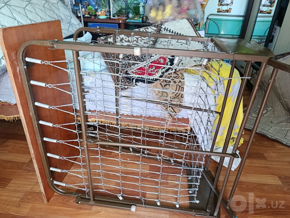 Продаются железные кровати, складывающиеся,два матраса ортопедических