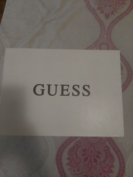 Guess оригинални сникърси.