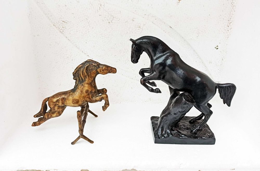 Винтажные статуэтки лошадей.
