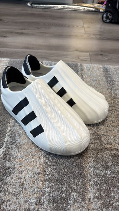Vand adidas de guma ca noi!