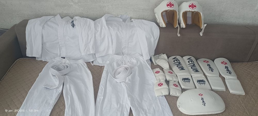 Кимоно для каратэ и вся экипировка