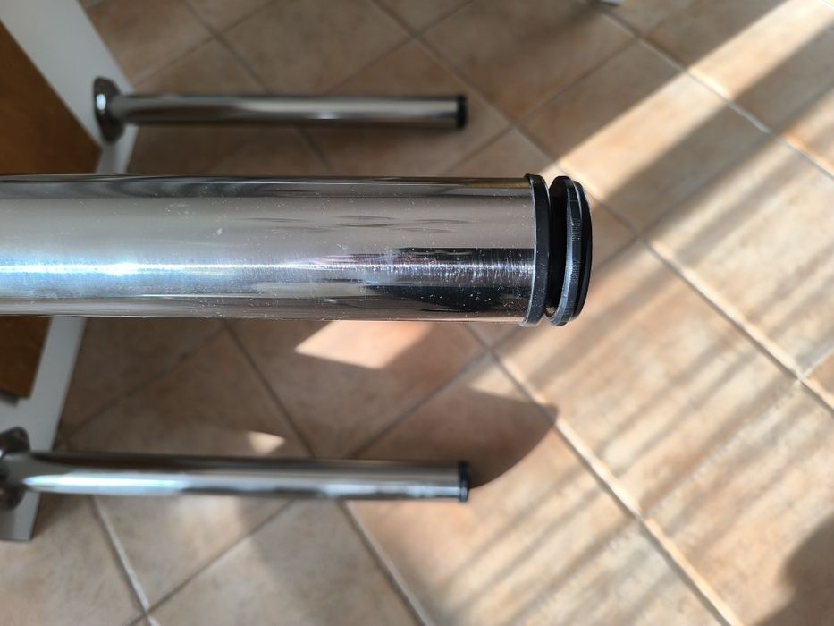 Продавам кухненска маса с 4 регулируеми крака