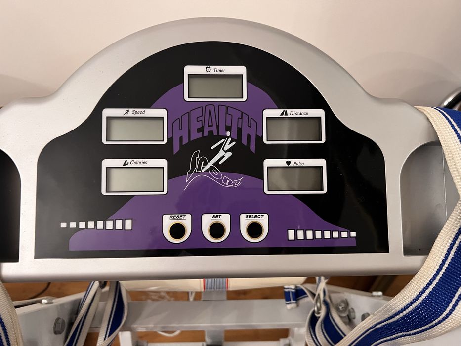 Продам беговую дорожку + массажер