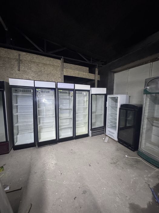 Холодилньик витринный