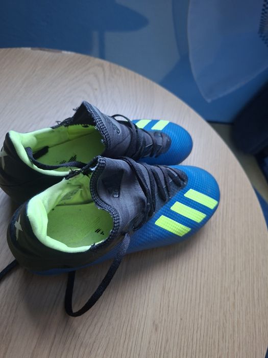 Vând ghete de fotbal