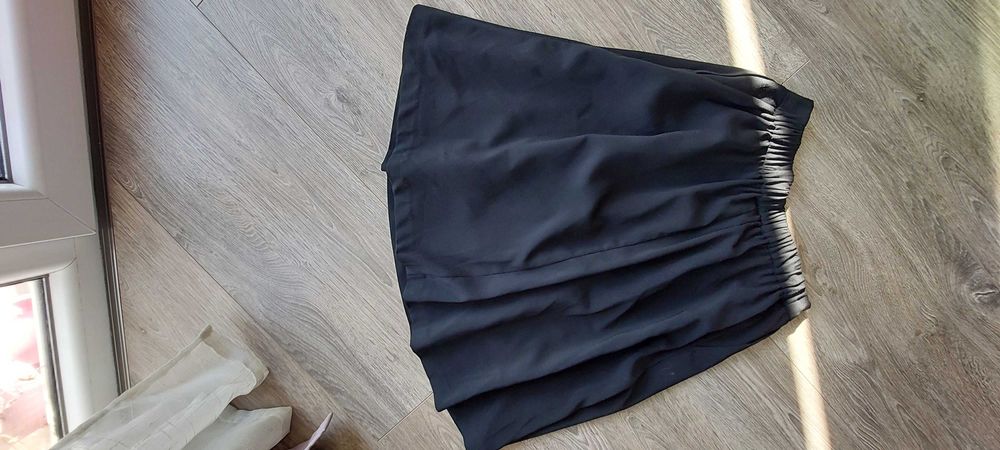 Черна пола vila с висока талия ,34 размер