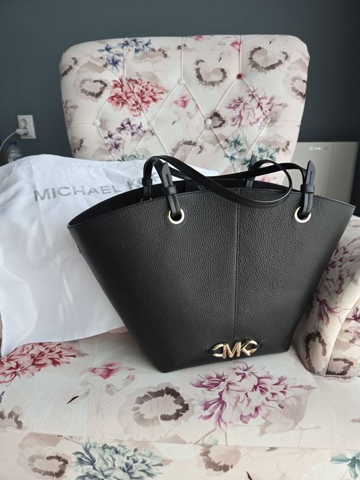 Черна чанта Michael kors