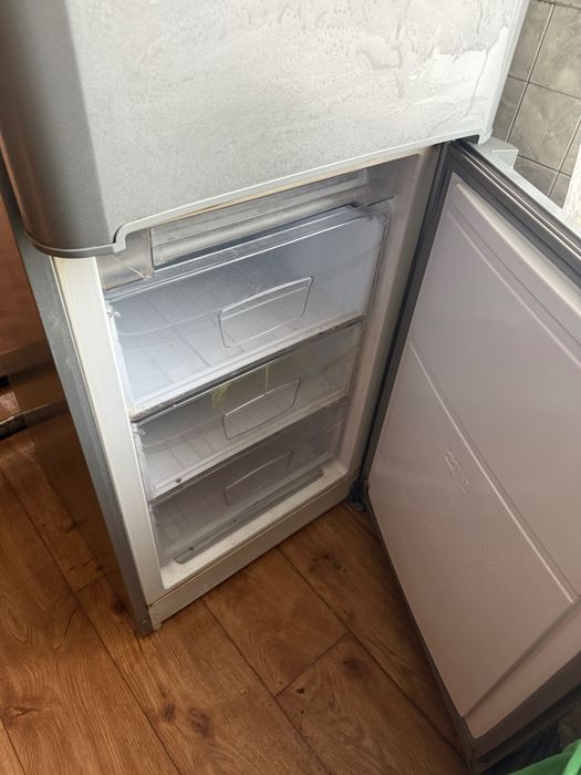 Холодильник indesit