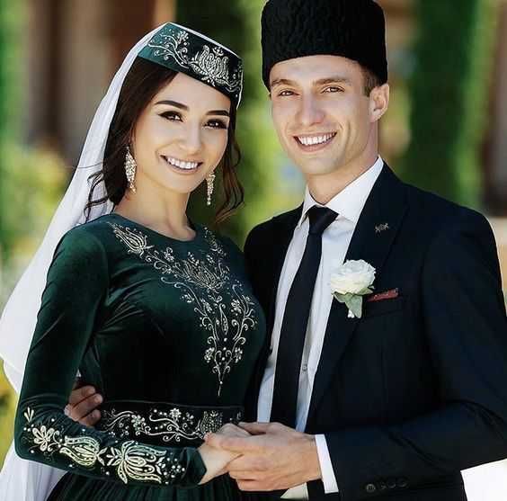 Продажа! Крымскотатарские национальные костюмы.