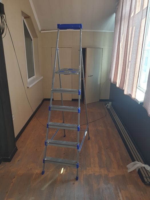 Срочно продам стремянку