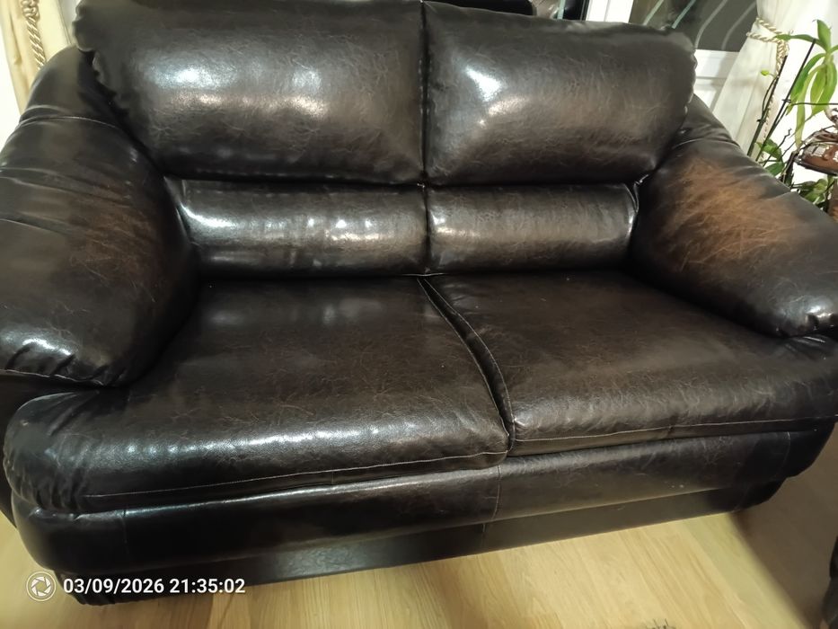 Продавам два кожени дивана