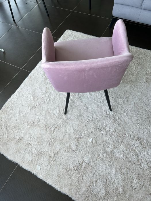 Столове за трапезария . Ползвани 3-4 месеца! 6 броя