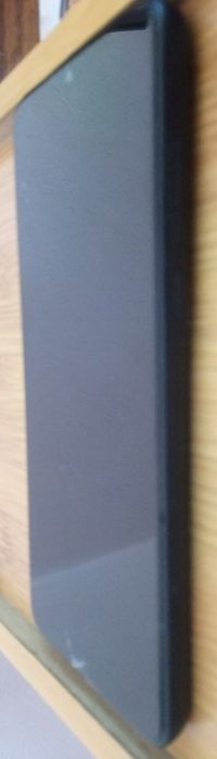 TCL 305 със леко спукнат дисплей