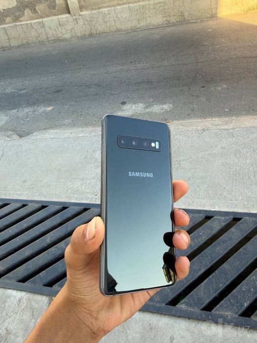 Samsung s 10  100$