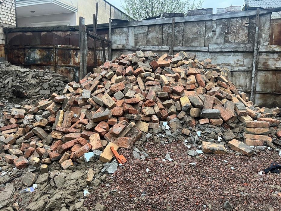 Продам кирпич 5000 штук