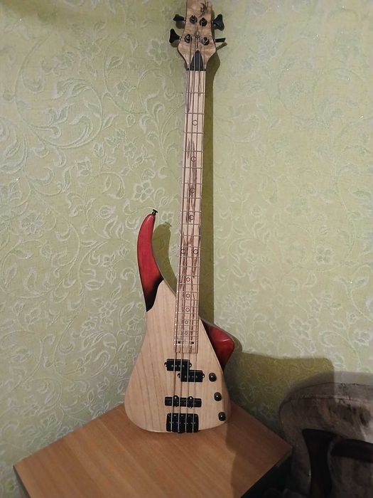 Бас гитара ручной работы