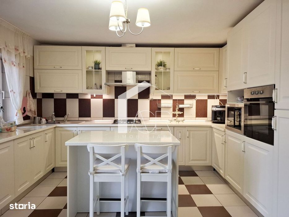 Casa P+M, cu 5 camere, zona Central