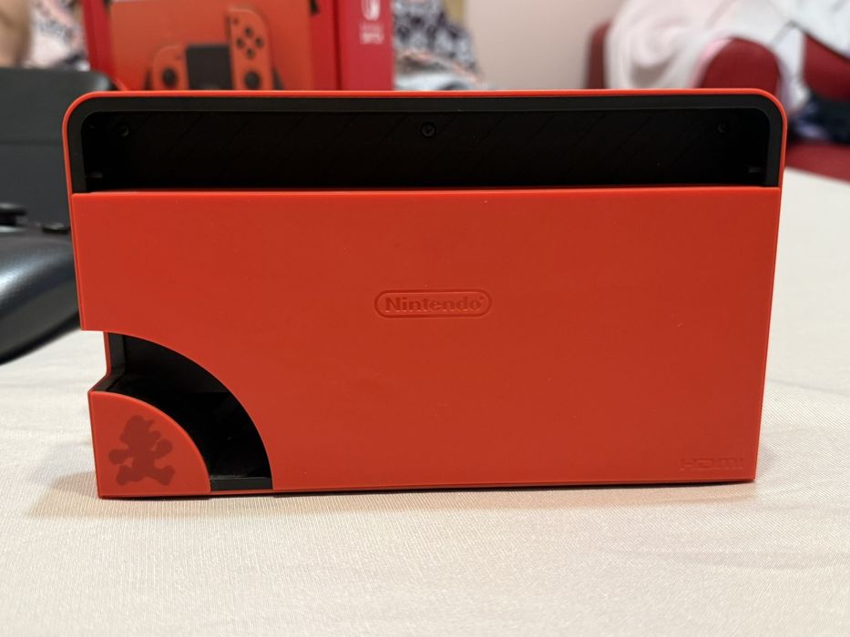 Nintendo Switch OLED Mario Red Edition + Игри и Аксесоари