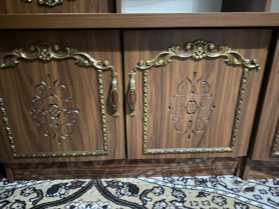 Shkaf vetrina mebel