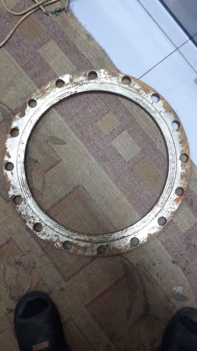 Продам фланцы. Новые.