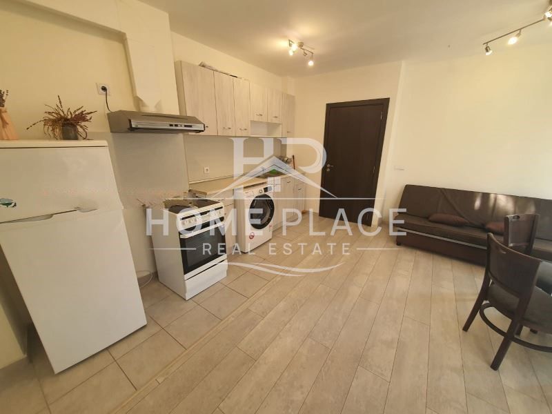 Дава се под наем Тристаен апартамент в Варна, Център - 73 кв.м за 560.49 € - Снимка #2