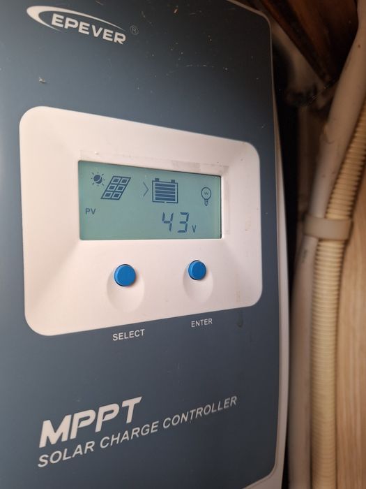 Соларен контролер