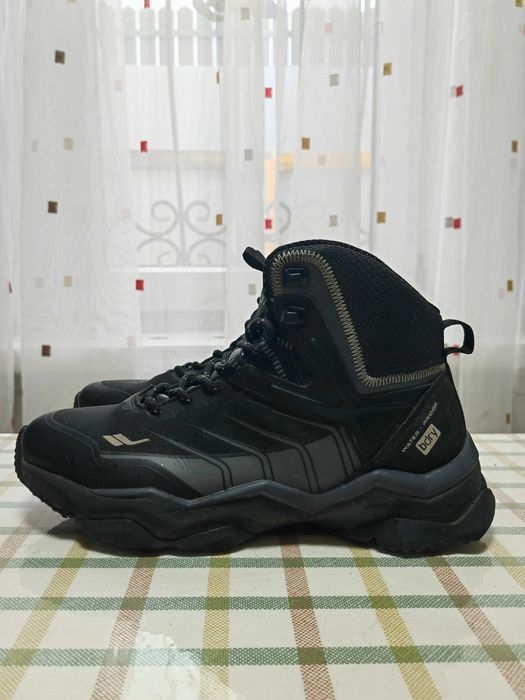 Треккинговые ботинки женские