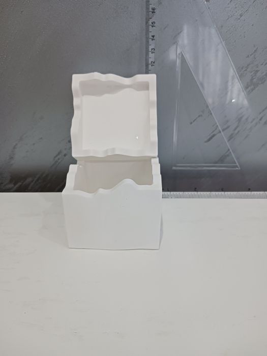 Гипсо - керамични кашпи ръчно изработени