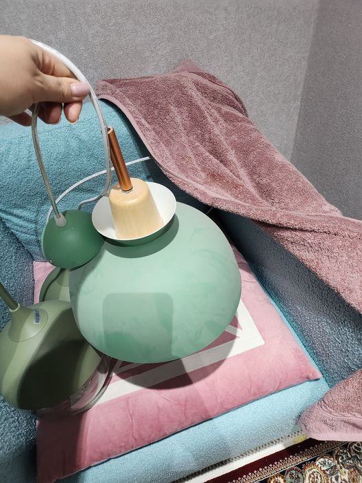 Продам 2 люстры  оливкого  цвета