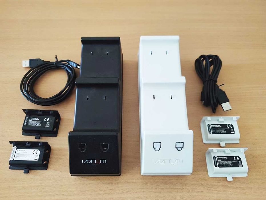 Батерии със зарядни станциии Venom за Xbox One контролери