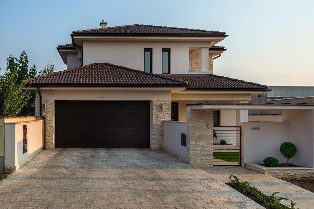 Firma de constructii executa: Case la cheie-Case la rosu-Mansardari