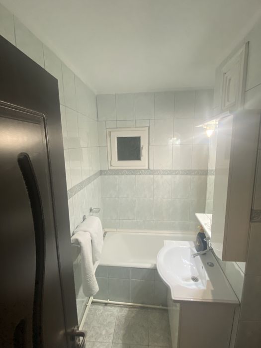 Apartament 2 camere de inchiriat etaj 2 din 4 cu centrala si mobilat