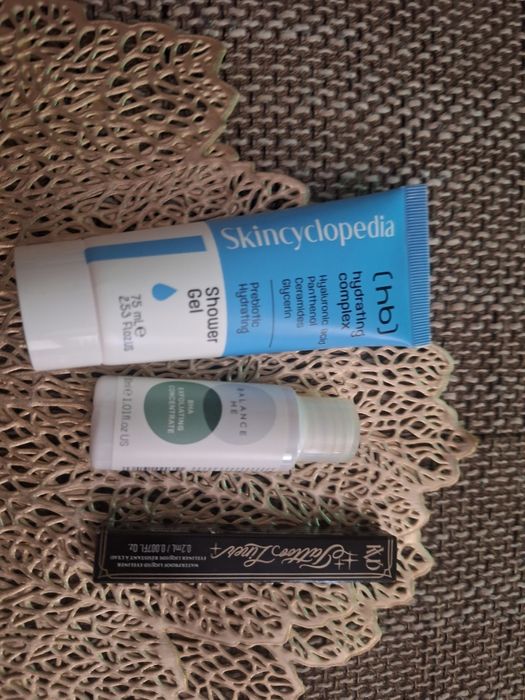 Сет козметика и четки за коса