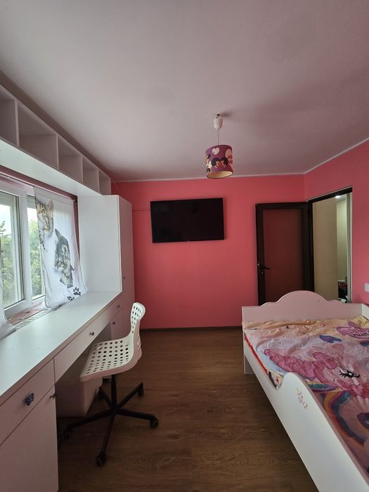 Închiriez apartament 3 camere decomandate