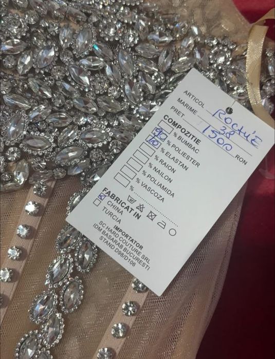 Vând rochie luxury