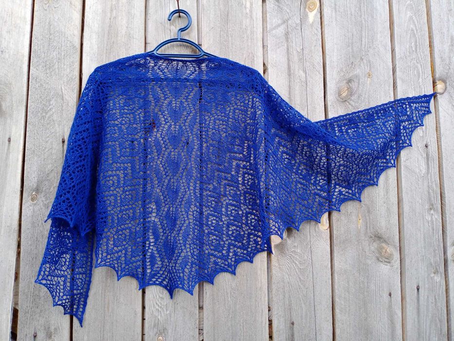 Синяя, чёрная, коричневая ажурная вязаная шаль